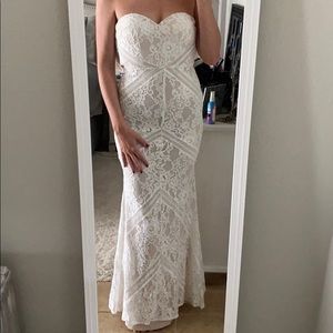 Lulu’s Strapless Lace Maxi Dress